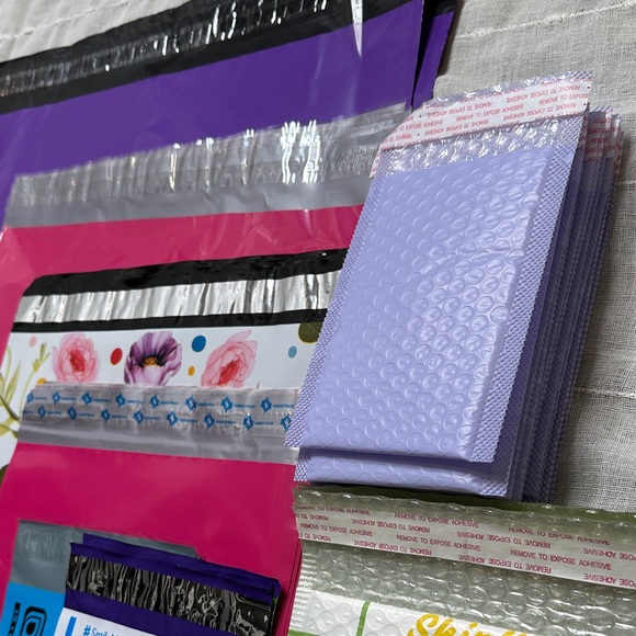 100 Piece Bundle of Poly Mailers & Bubble Mailers Assorted Sizes & Colors NWOT - Picture 7 of 12